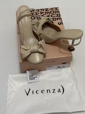 Vicenza Round-Toe Bow Mule Heels. Size 9